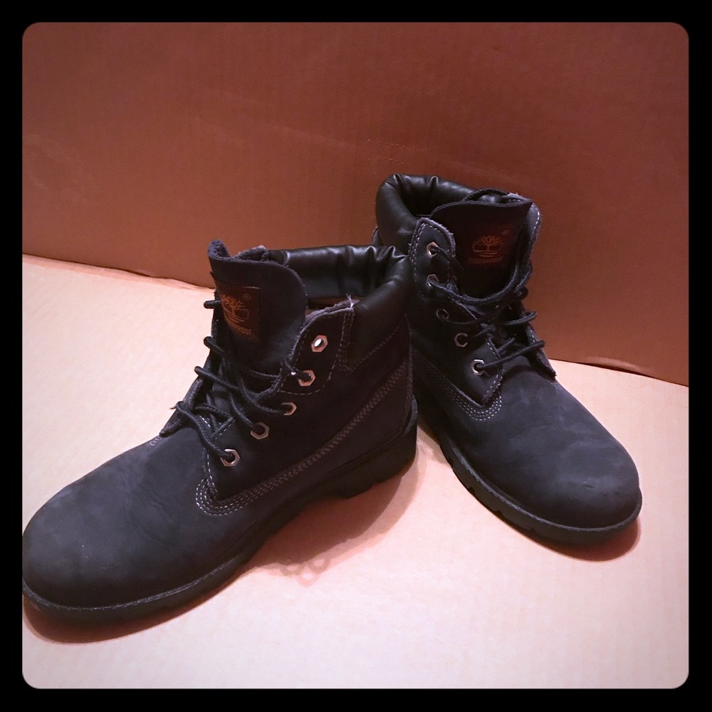 Must go!!Navy blue Timberland boots 👢 (size 4m)
